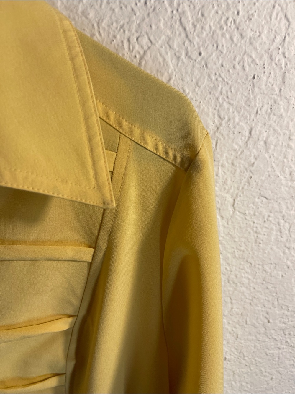 Covington Yellow Ruffle-Trim Button Front Blouse Size Large - Picture 8 of 12